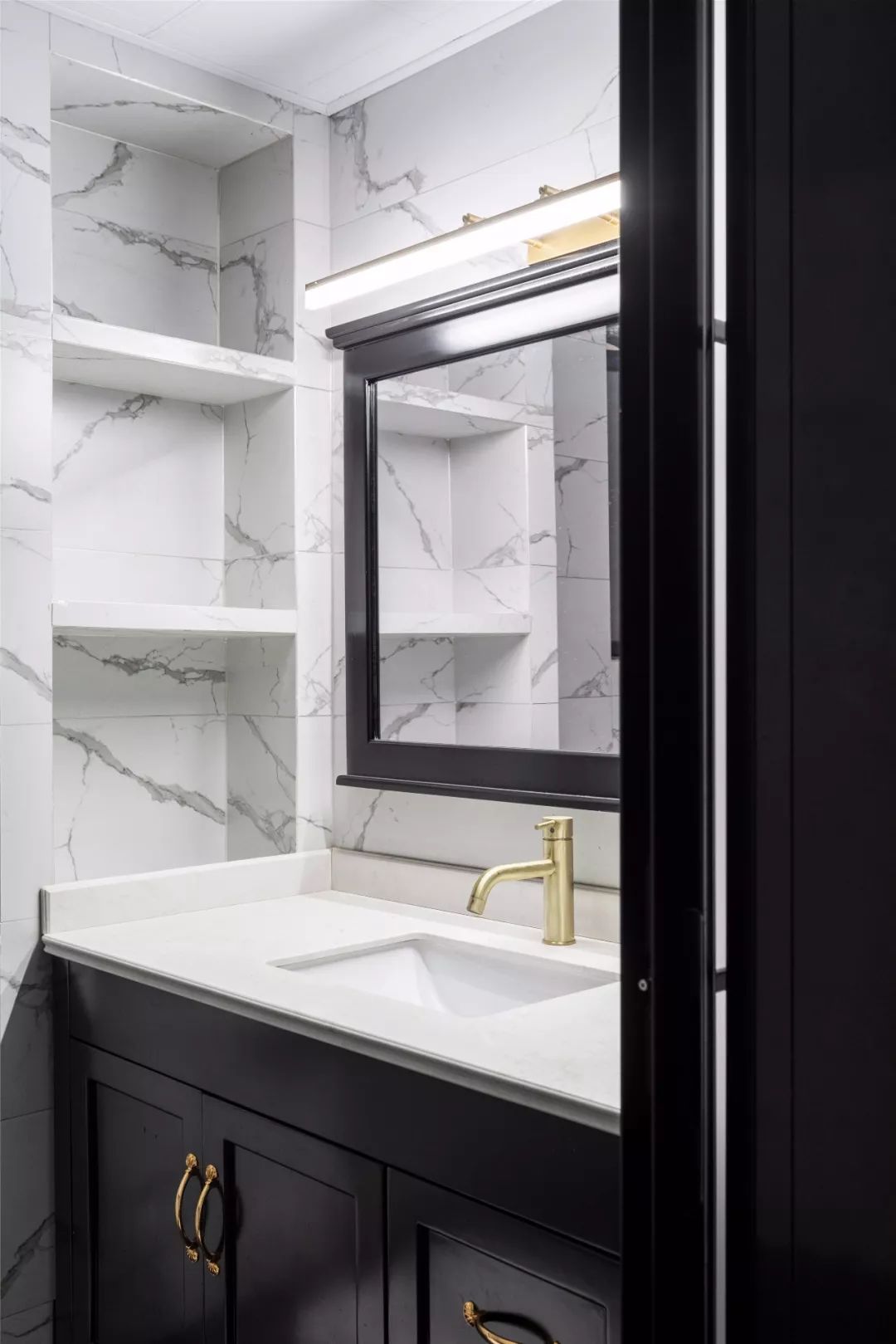 卫生间墙面砖，仿大理石质感，这叫高端！