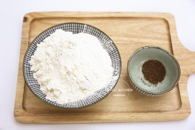 烙饼干硬？那是方法不对，试试这种，用凉水和面，照样软软的