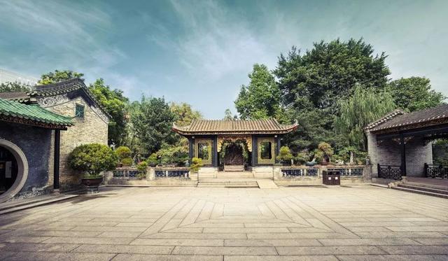 佛山CBD顶豪来了！粉墙黛瓦江南风！没有300万，这别墅看不了