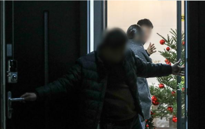 具荷拉遗产曝光，名下2处房产价值43亿，室内景象一片冷清