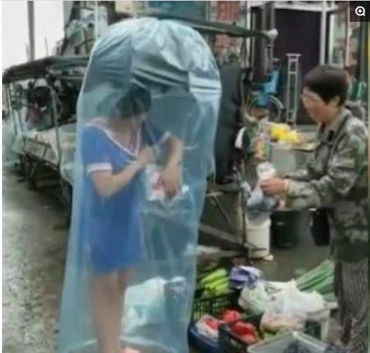 江苏“避雨神器”一出，没人用雨伞了！骑车穿，多大雨都不湿