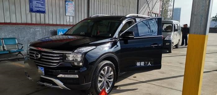 男子提传祺GS8, 车管所上完牌后, 丑到车主无法接受