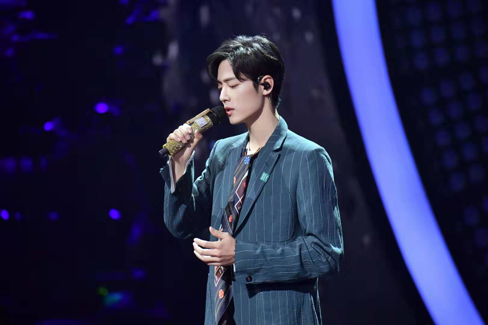 《我们的歌》肖战成香饽饽,人气位居第一唱功却平平,果然颜值是王道