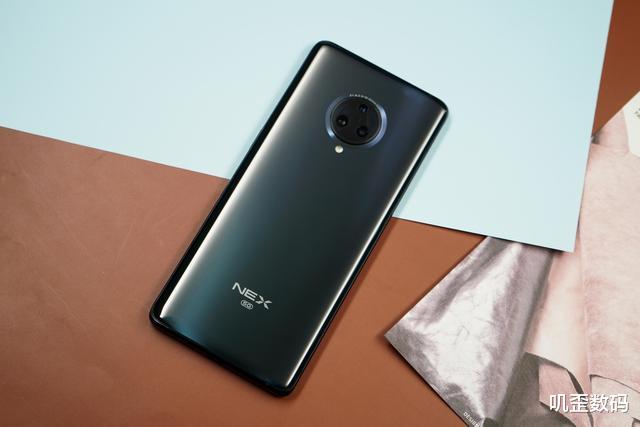 还没捂热，就开始“变相降价”，vivo的“旗舰梦”碎了一地