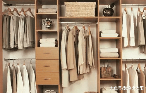 卧室万万不要买衣柜了，有钱人都流行这样装，既美观又实用