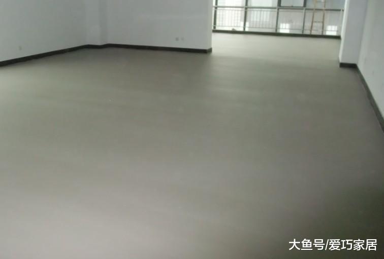 家里装修万万不要铺瓷砖, 如今流行全屋铺水泥, 真的太聪明了!