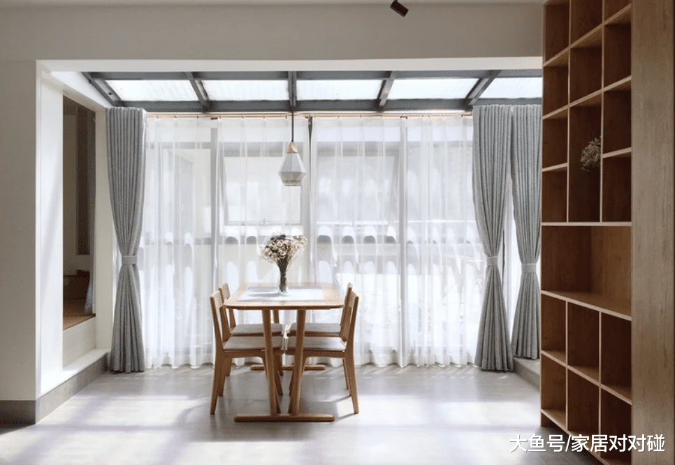 69㎡小宅, 打通沙发墙实用极了! 阳光房改餐厅把人迷住, 晒晒全屋