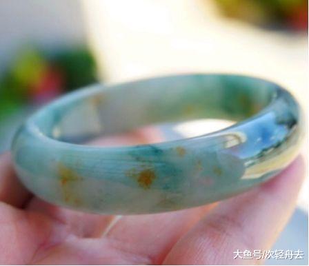 ＂翡翠生锈了？别逗了，那是“洒金”翡翠＂
