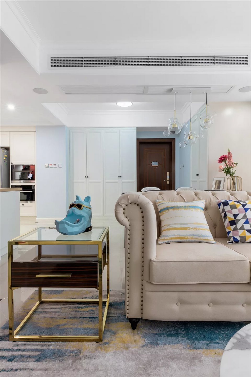 140平轻奢美式三居，红黄蓝碰撞出优雅大气、高品位生活空间！