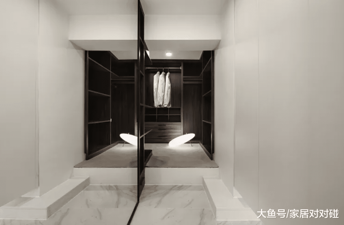 設計師自裝48㎡loft，全屋有質感極了！浴缸放在床旁邊，誰見過？