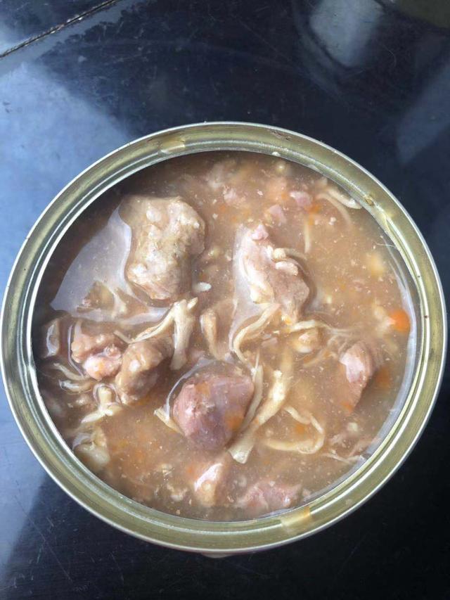 国产猫狗罐头骚套路，多加水，多加胶，磨的稀碎的猪肺淀粉当肉卖