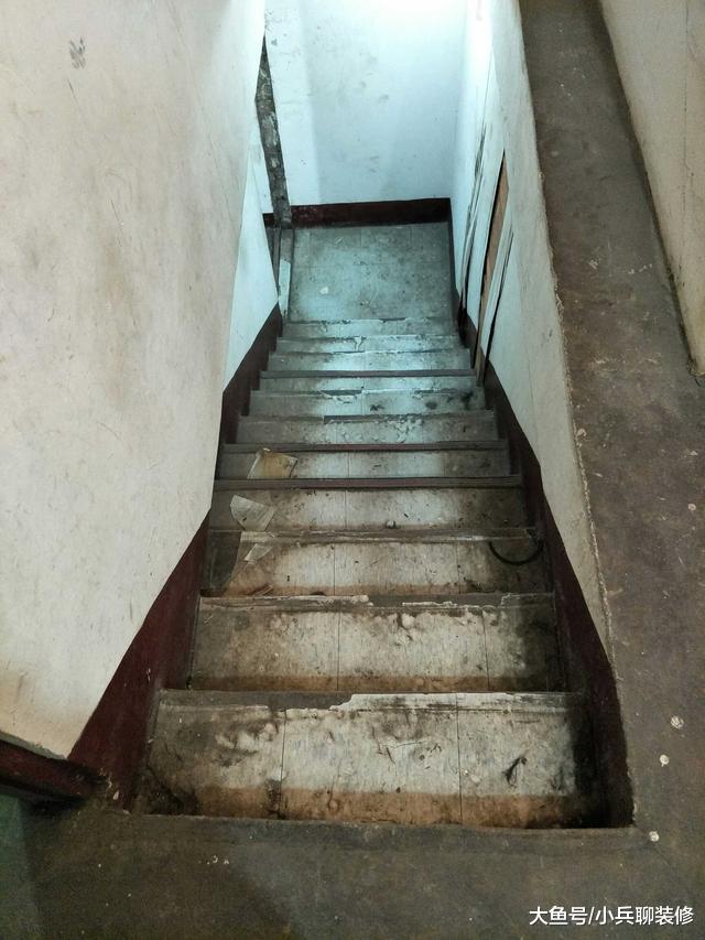 看看老公600块钱租的破房子，又脏又破，我估计你看了都害怕！