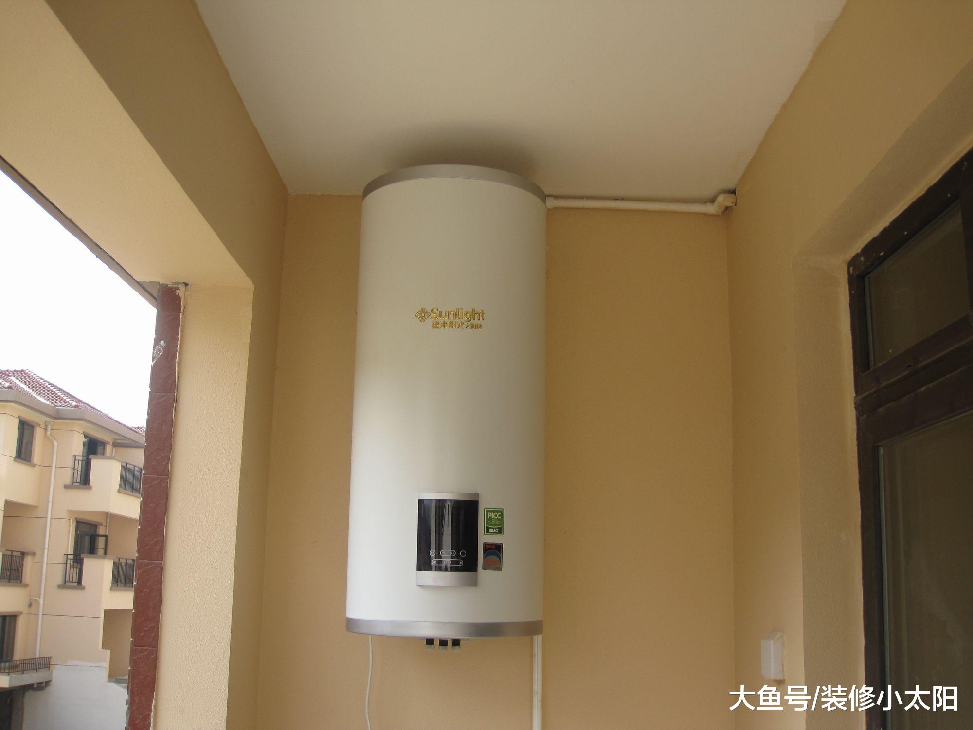 越来越多人在阳台上装热水器，实用又省空间，后悔我家没早发现