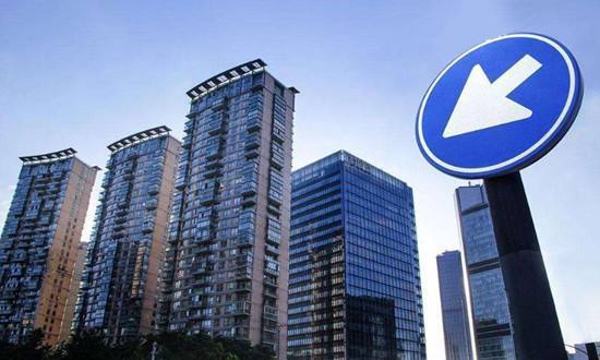 买房人还傻傻的，开发商早已行动，房子开始卖不出去