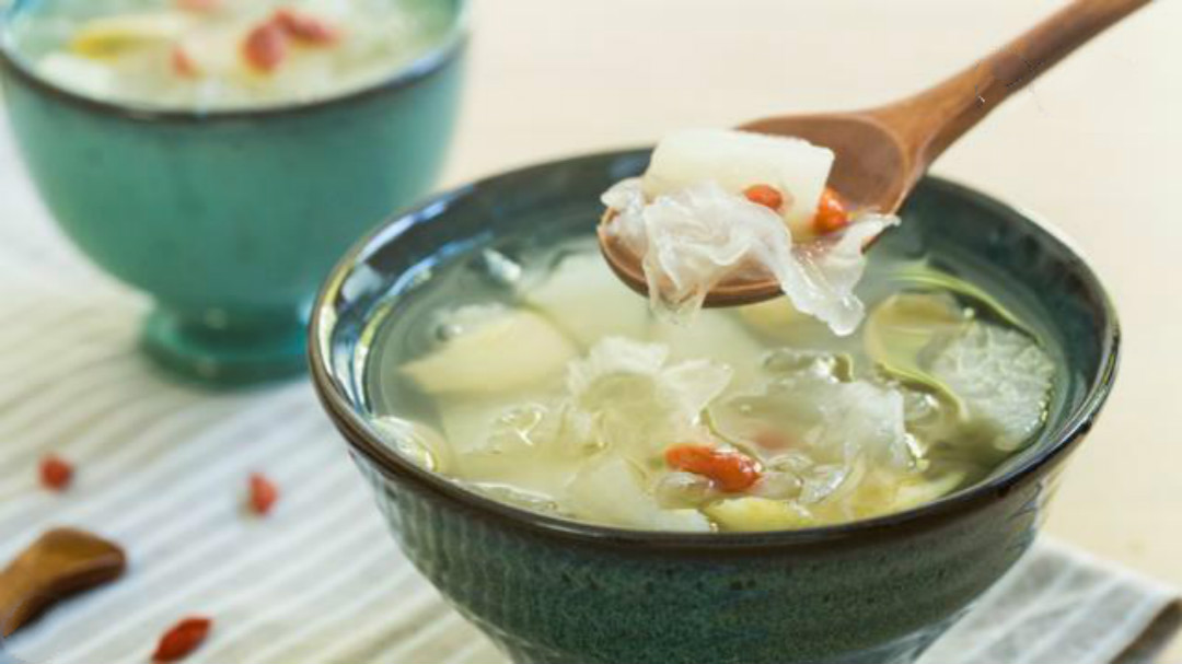 润肺去燥又养颜，北京著名甜品汤，做法简单的小吊梨汤