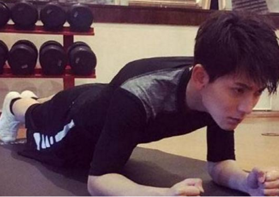 陈翔晒出自己的豪宅，全屋设计了欧式风格，装修太豪华了