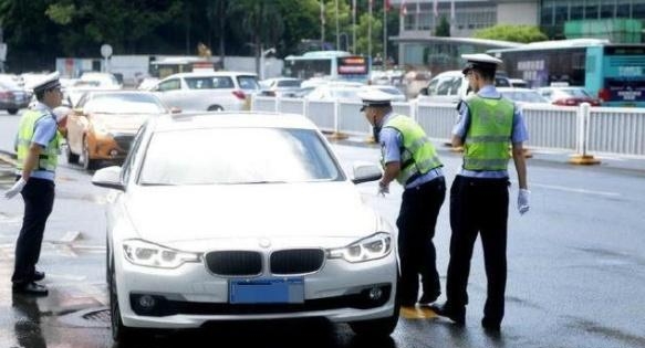 路口这样拐弯要扣8分，很多人还不知道？交警：以后不要再大意