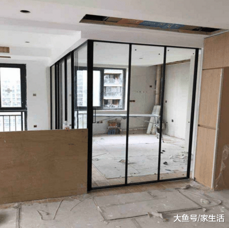 卧室万万别这样安装衣柜，没住几年就要重装，别费冤枉钱了