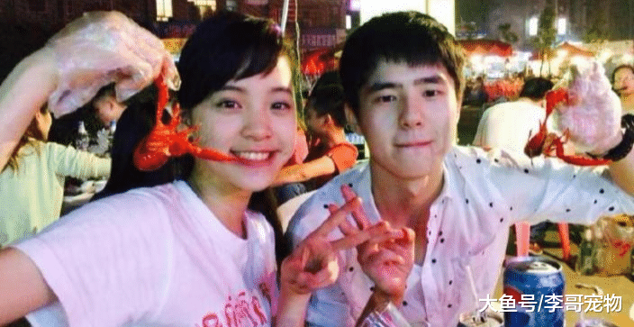 18岁出道，中戏没毕业就走红，搭档王宝强拍戏，如今成当红小生