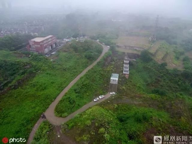 重庆又现最荒凉地铁站，周边是荒地和乡村公路，不是曹家湾！