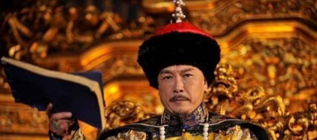 三朝元老告老还乡，因太清贫带数项砖头冒充金银，乾隆：换成真的