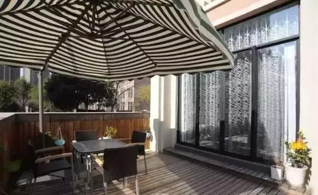 买顶楼就是好，一个露台那么漂亮，买到就是赚到！