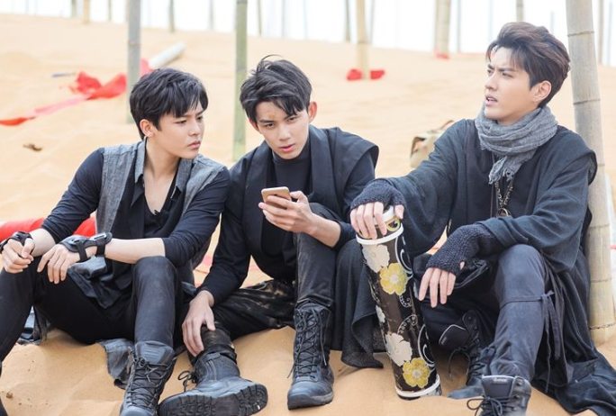 郑恺赞吴磊发育不错，9年前的照片，如今被拔出来作对比