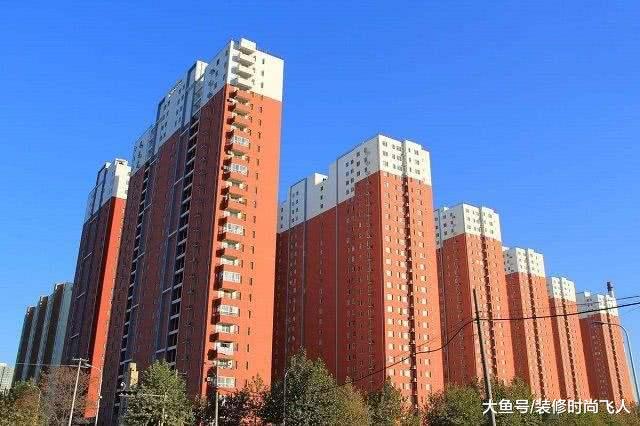 一梯两户买东边还是西边好？幸亏听了售楼小姐劝，我家才没有买错