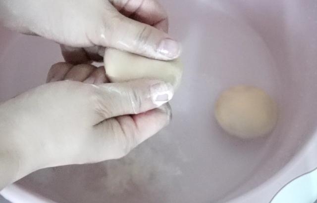 粉扑不经常清洗细菌滋生快，教你清洗粉扑妙招，轻松洗出脏东西