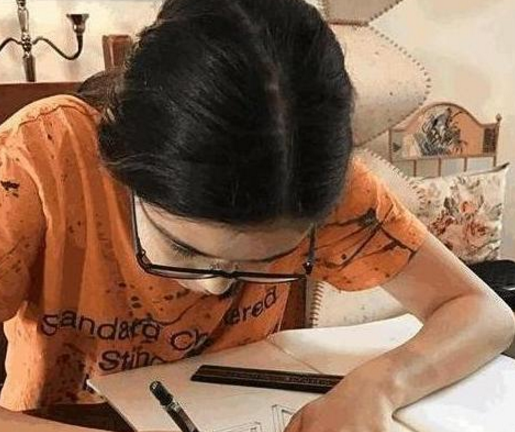 ?带你看邬君梅住的豪宅，室内装修很文雅，设计造型比设计师还要好