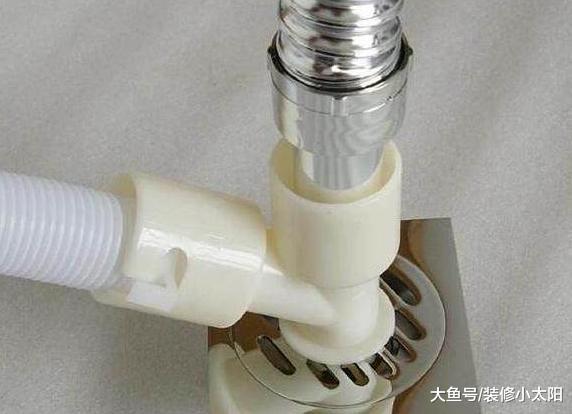 洗衣机排水管不要直接插进地漏里，听老师傅说完，懊悔知道晚了