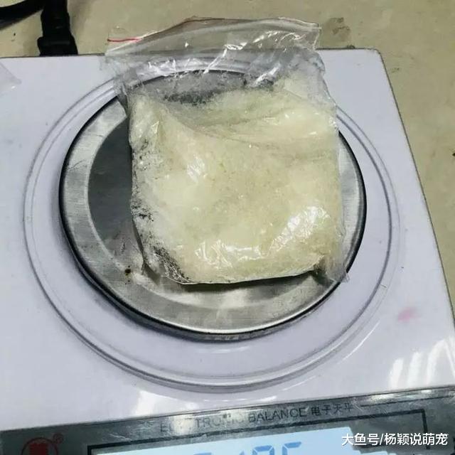 小偷入室行窃，发现盗窃人家中有“白色晶体”果断投案，结果悲催了