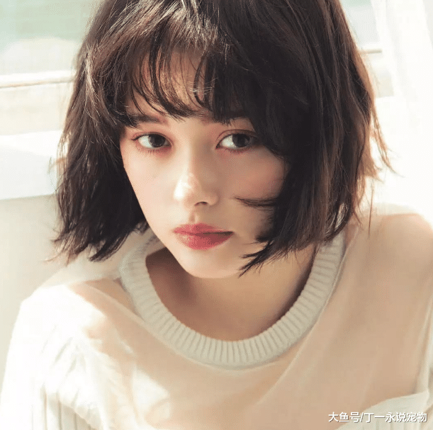 男生忍不住着迷的4个星座女， 天蝎座上榜人称“带刺”玫瑰