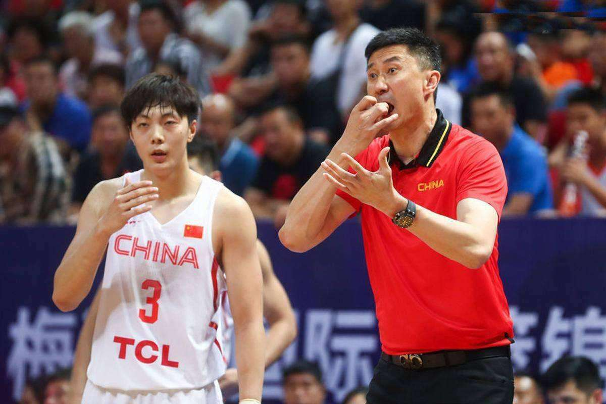 关于篮球的那些事——胡明轩加入广东队第二年夺冠，他是幸运的