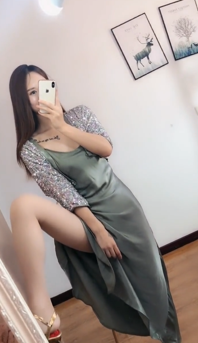 这种质地的裙子最有女人味！