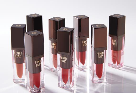 别再傻傻的直接涂口红，化妆师教你一招，口红一整天不沾杯不沾牙