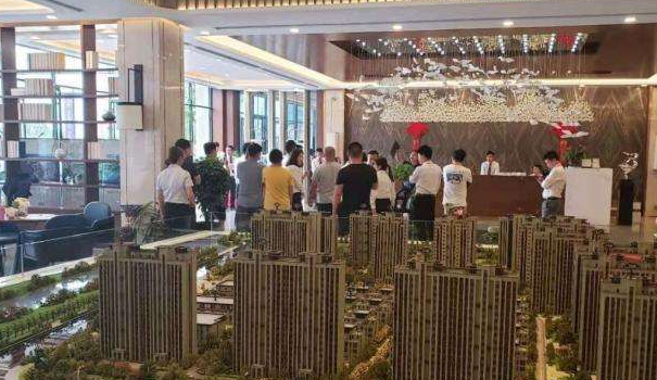 目前楼市过于“嚣张”，开发商就算不卖也不降价？刚需买房成难题