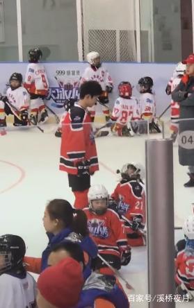 今天沈阳的天很冷, 易烊千玺的举动却很暖!