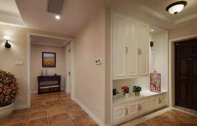 现代美式三居装修，简单大方的格调设计，玄关柜也是超漂亮的！