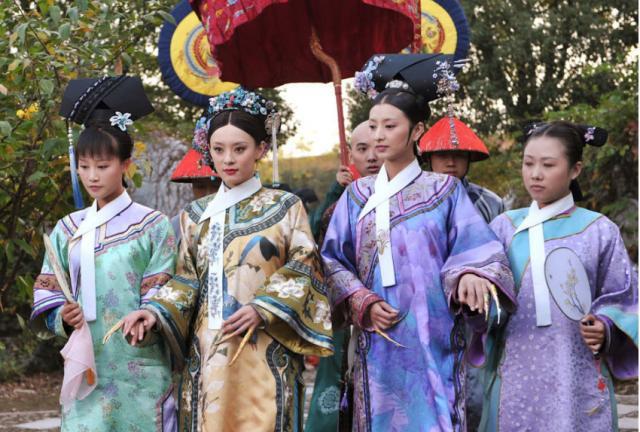 妃子晋升后，为何走路都要丫鬟搀扶？除了显贵身份还有个原因