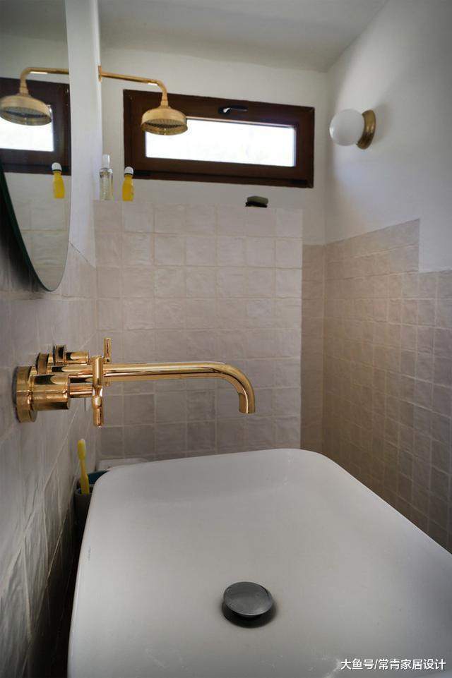 住一楼120平，如今农村都不用的红砖，他家拿来铺地面！够接地气