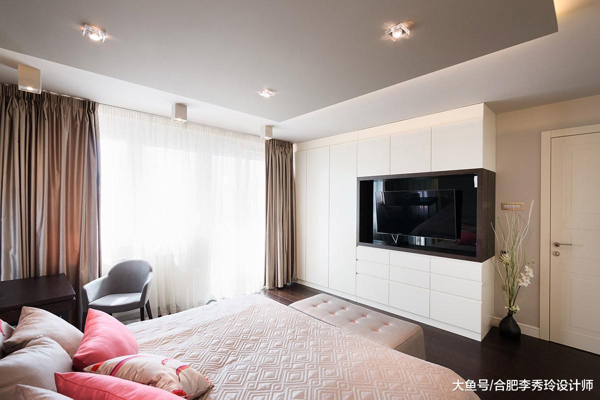 三口之家入住新房，吧台上下打柜子，卧室床板加灯带，装的太精致！