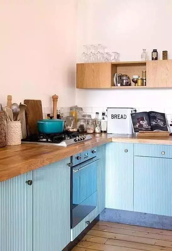 注意厨房台面不能选这种，用不到3年就裂了，后悔死了