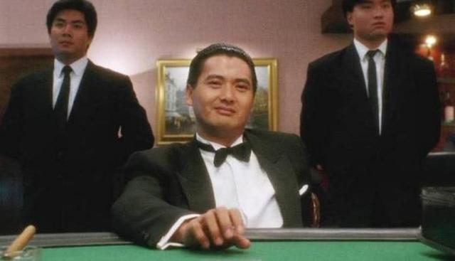 捐出全部身家56亿，豪车无数只爱坐公交，这个我们所喜欢的周润发