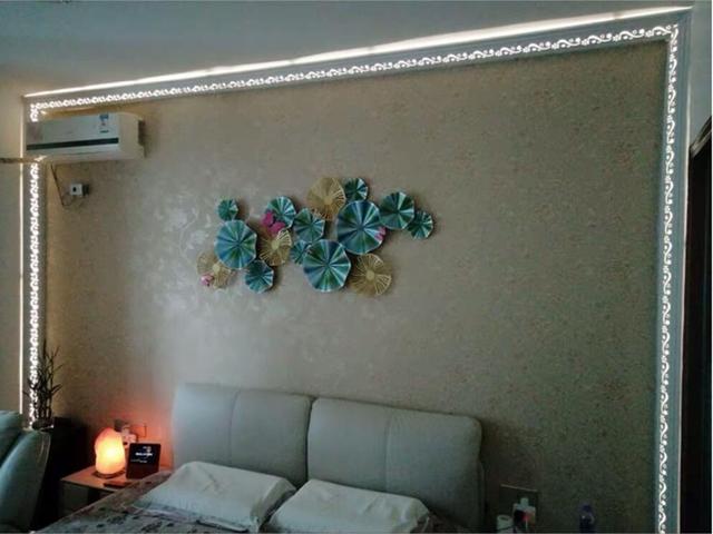 吊顶装石膏线已经过时，现在流行发光顶角线，连买灯具的钱都省了