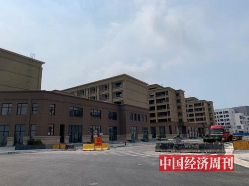 现场直击｜上海自贸区临港新片区售楼处：卖方市场“挑客”严重，销售自称一周卖了80套