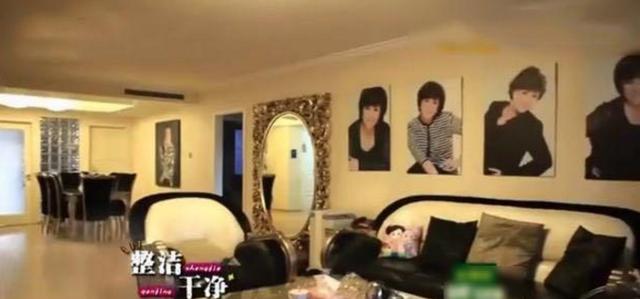 潘长江晒出自己的家，在家经常陪孙子一起玩，完全没有大明星架子