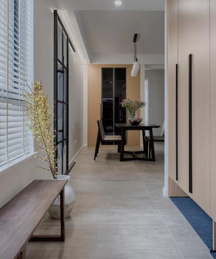 一地鞋子也太丑了，鞋柜学着这样设计，再也不用为收纳发愁了