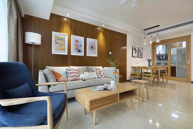 晒晒我的新家，超级漂亮！原木色的沙发背景墙，都快变自拍墙了