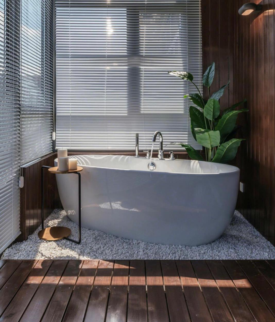 再小的浴室也该拥有浴缸，因为它的重要性仅次于床！
